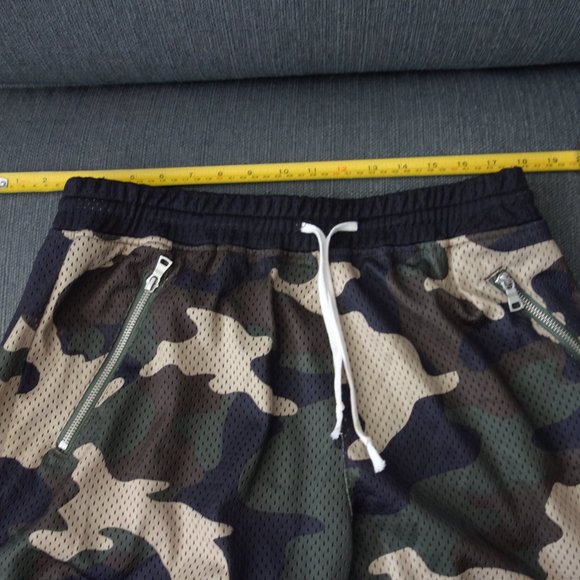 Elwood Camo Size M Shorts with Zipper Pockets 100% Polyester Made in China - Picture 7 of 10